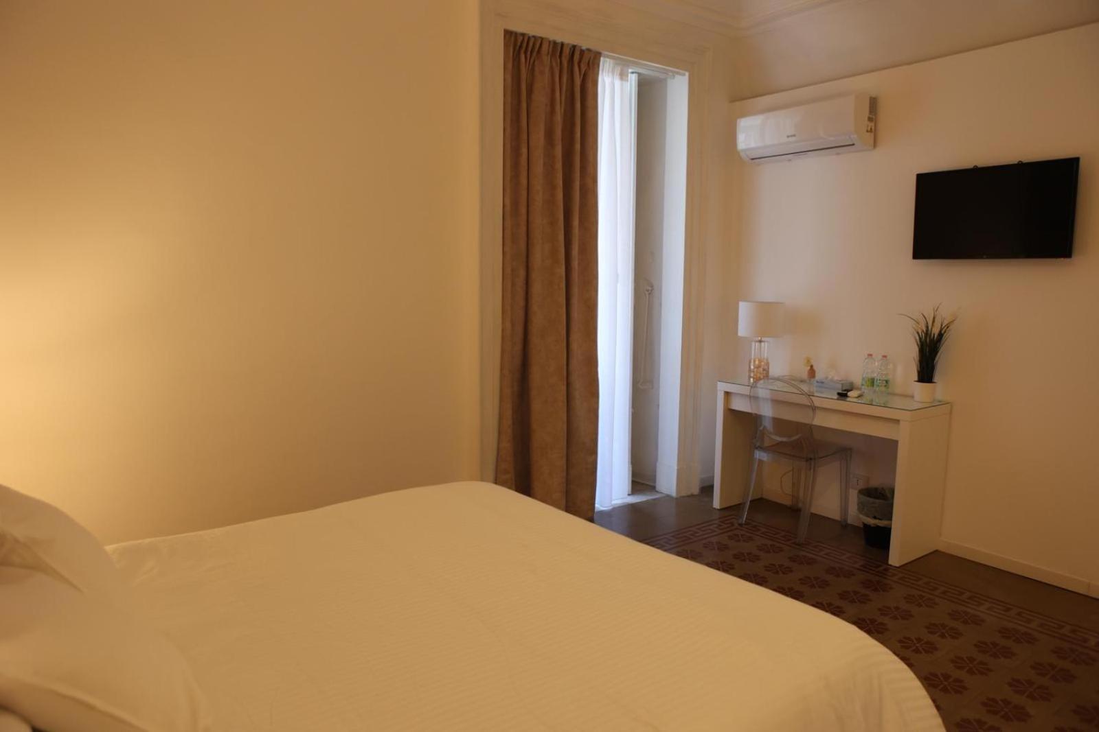 Boutique Rooms B&B Catania Bagian luar foto