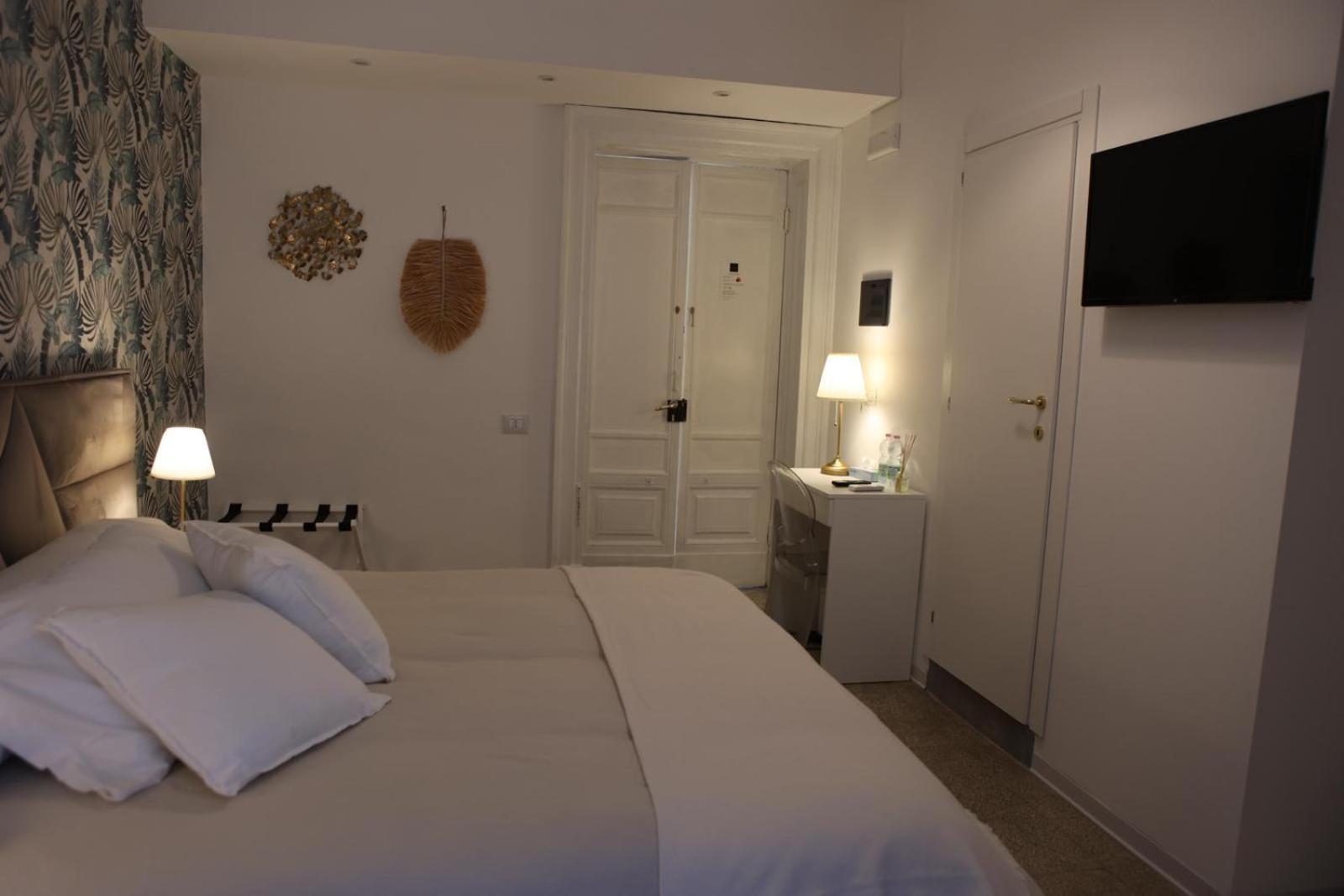 Boutique Rooms B&B Catania Bagian luar foto